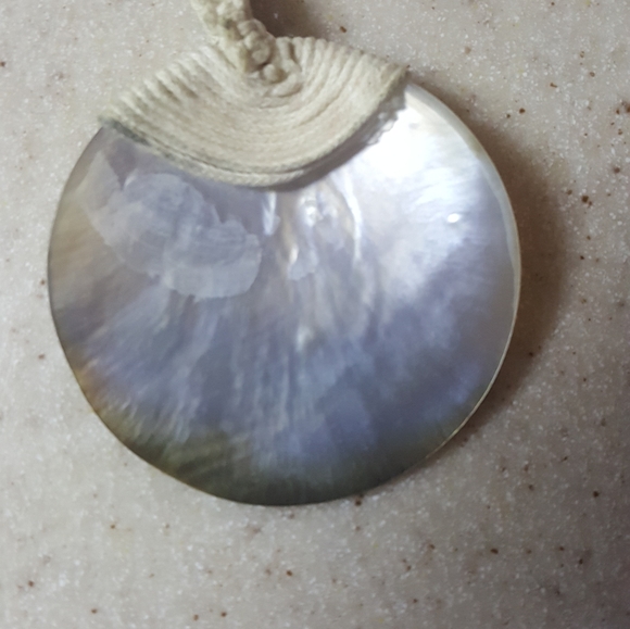 Gorgeous mother of pearl pendant with starfish - Picture 3 of 8